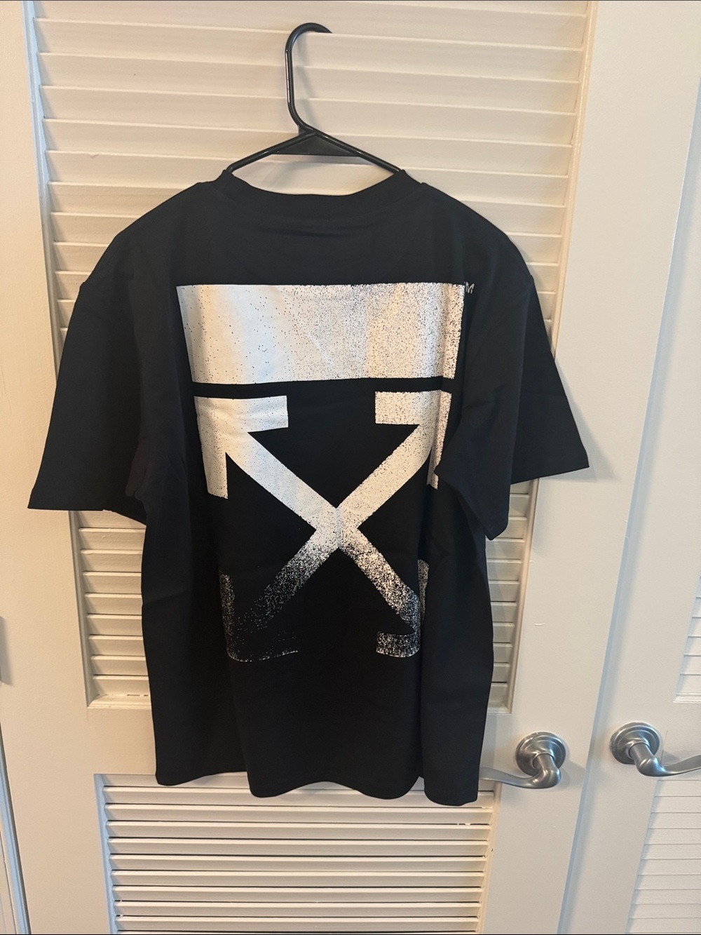 New! Off-White t-shirt featuring spray-painted style arrow graphic on the back.
